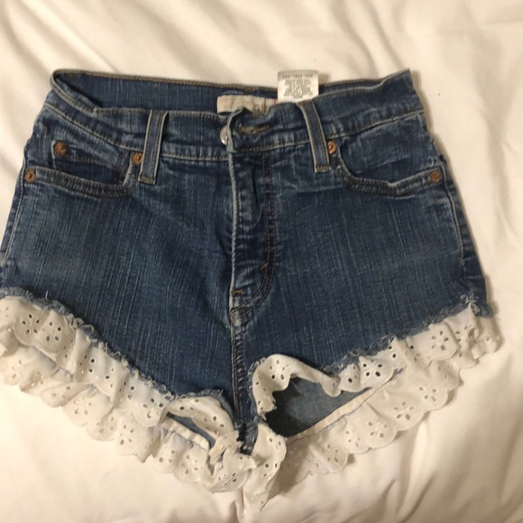 Levi's Pants - Levi shorts - size 24